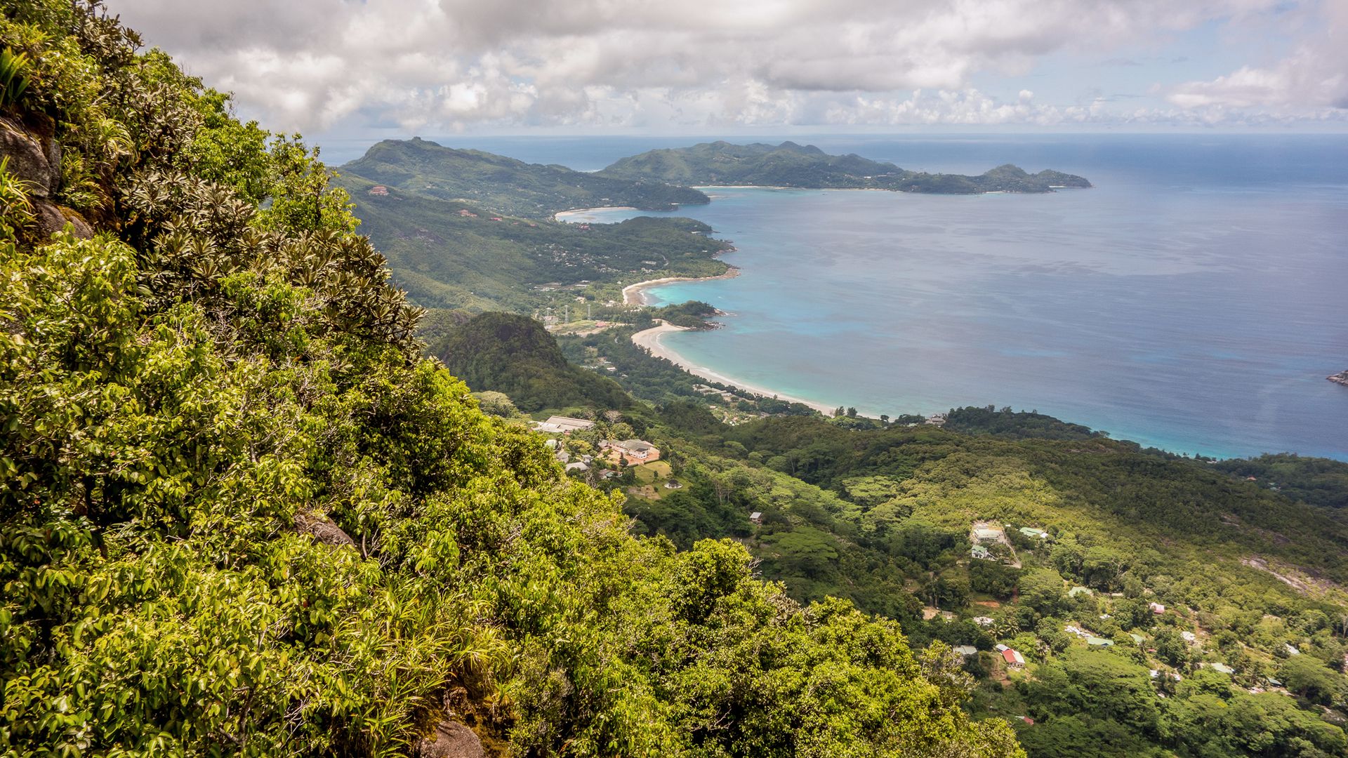Prendre de la hauteur dans le Parc National du Morne Seychellois.