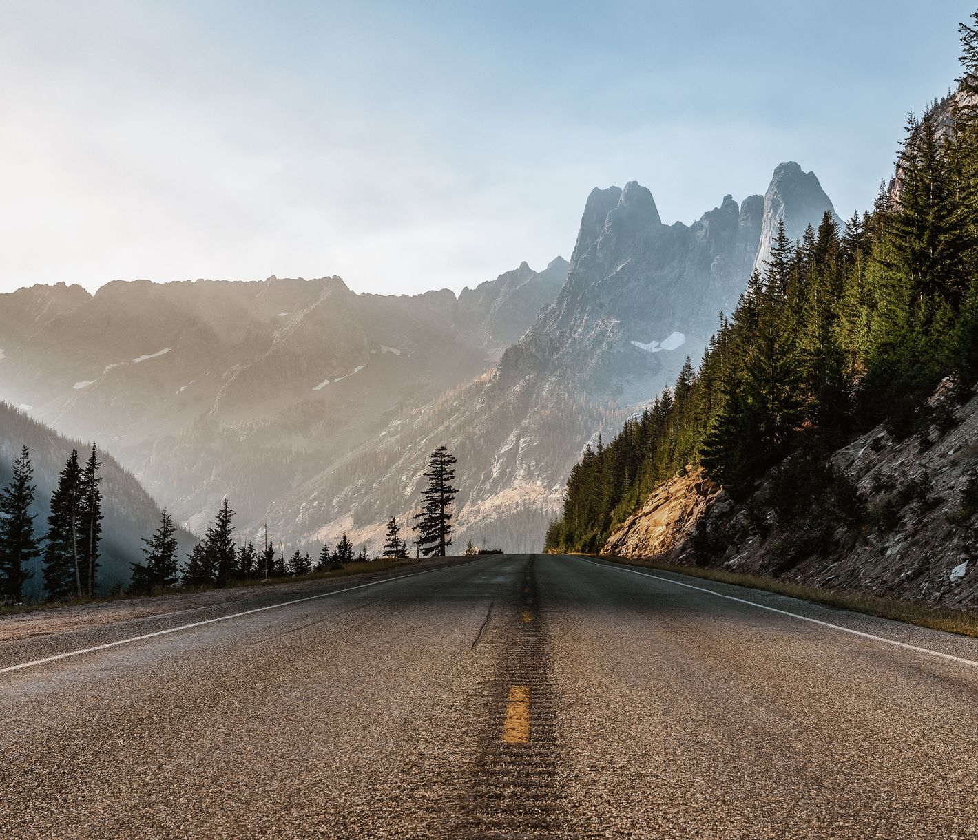 Die Route 20 führt entlang der wilden Gipfel der North Cascade Mountains