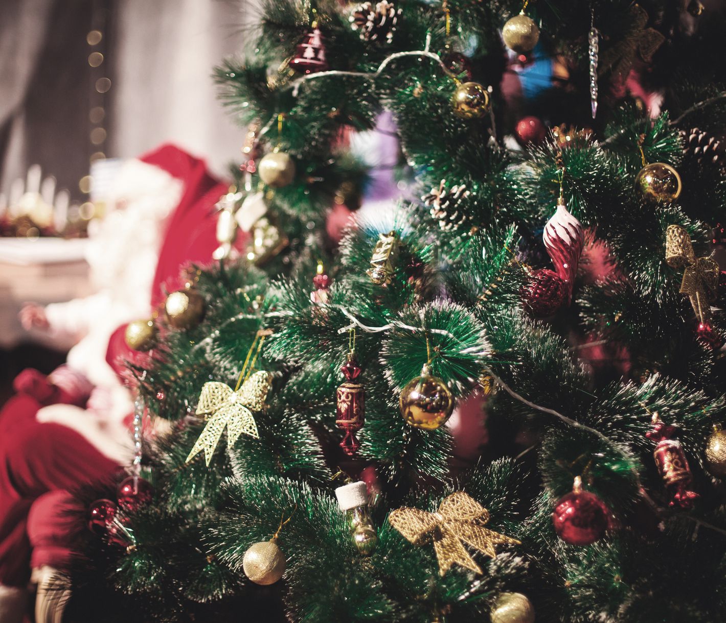 Besuch beim Weihnachtsmann, seinen Elfen und Rentieren