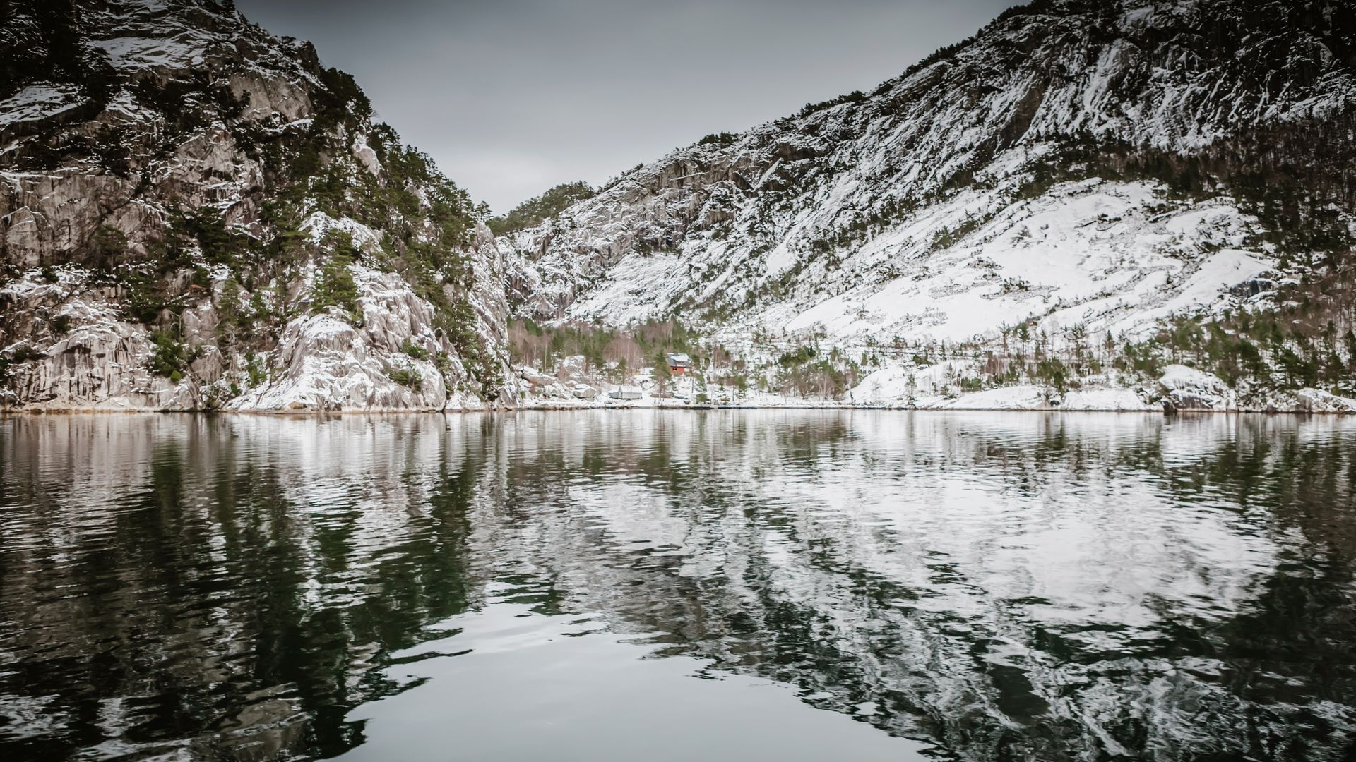 Winterliche Fjordlandschaft