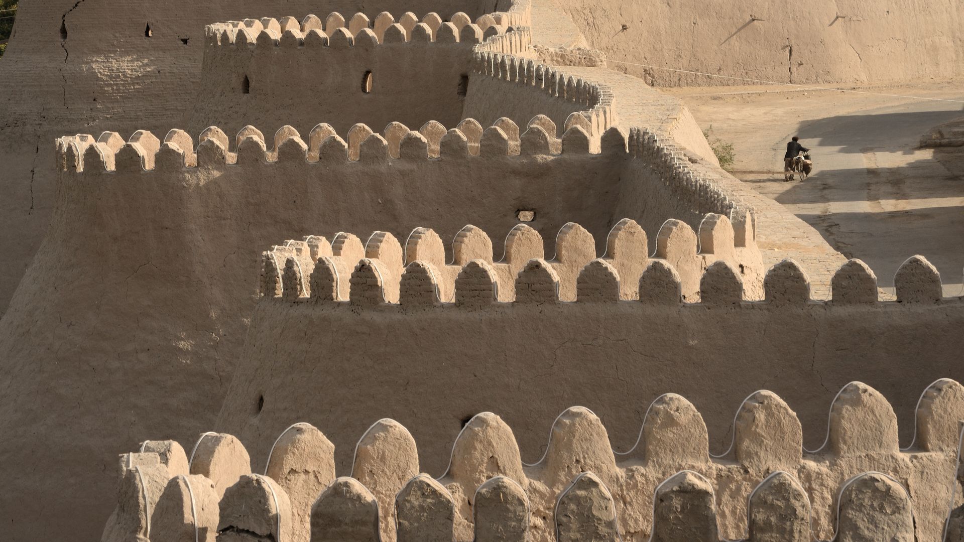 Selon la légende, Khiva la "ville-musée", aurait été fondée par l’un des fils de Noé, Sem.