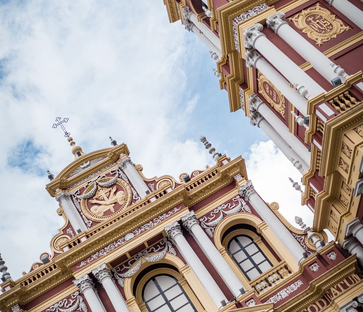 Die Kathedrale in Salta beeindruckt durch die filigrane Dekoration.