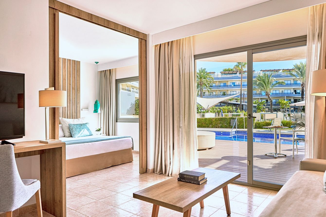 Suite Swim-Up