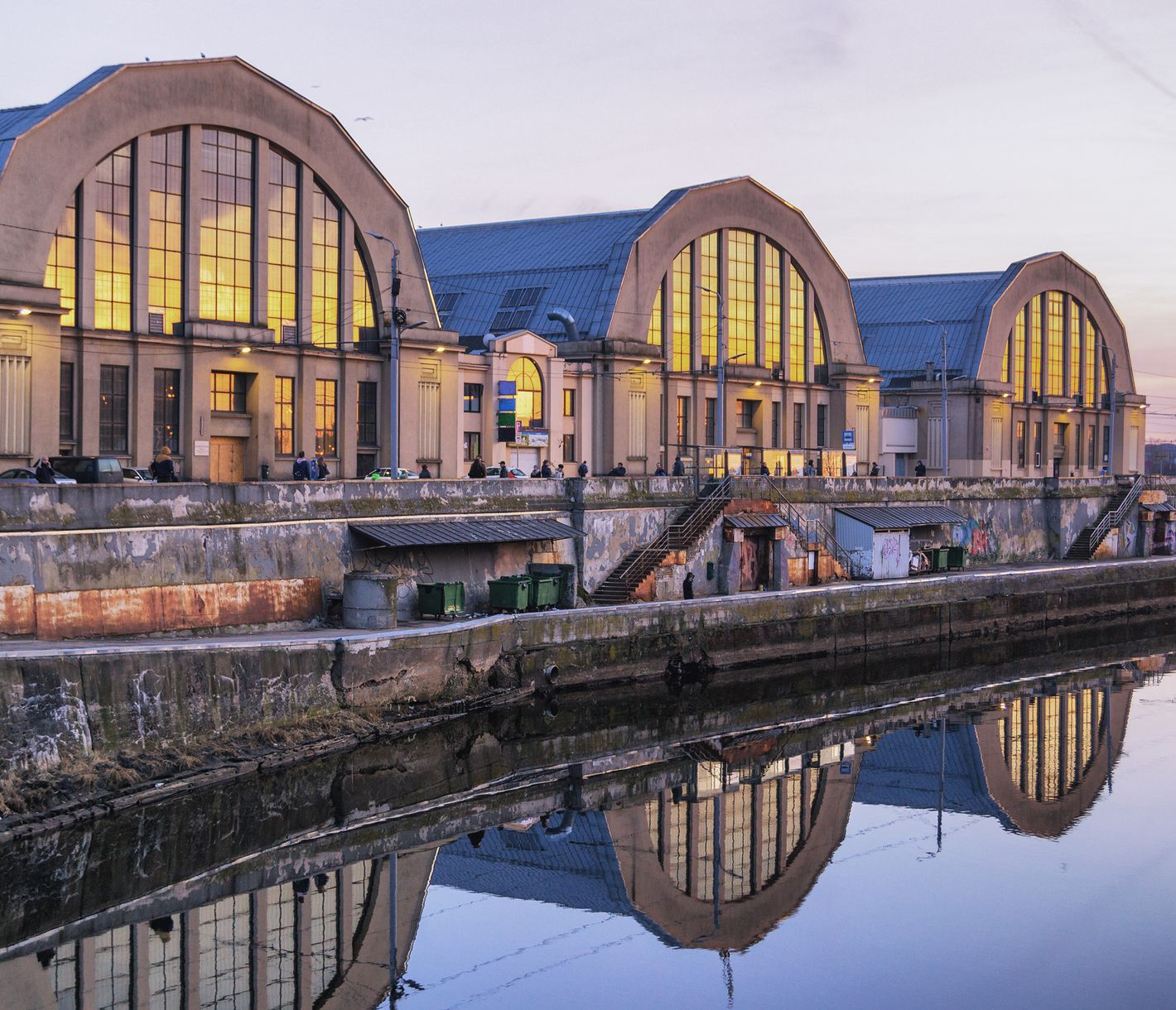 Die Markthalle von Riga wird auch der Bauch der Stadt genannt.