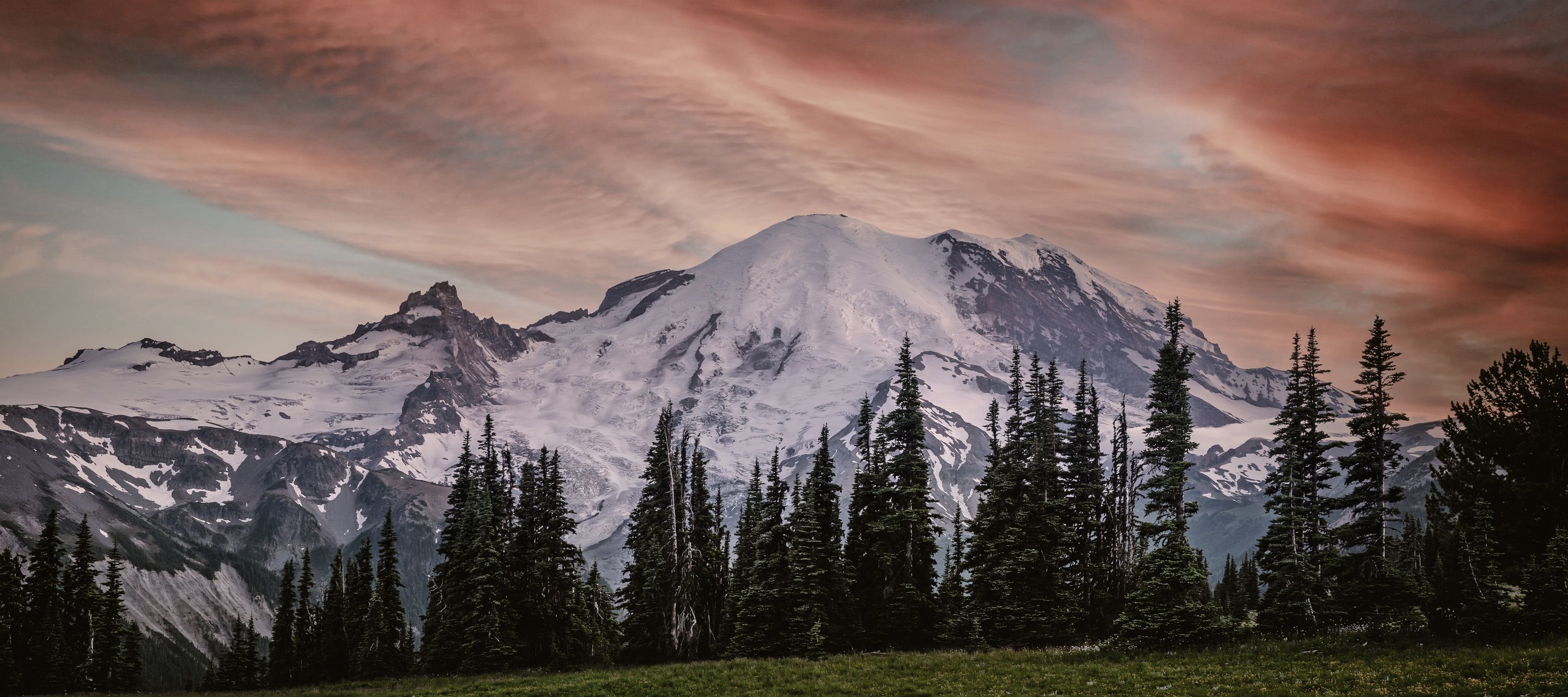 Der Mount Rainier ist bereits von weitem sichtbar. Bei klarem Wetter sogar von Seattle aus.