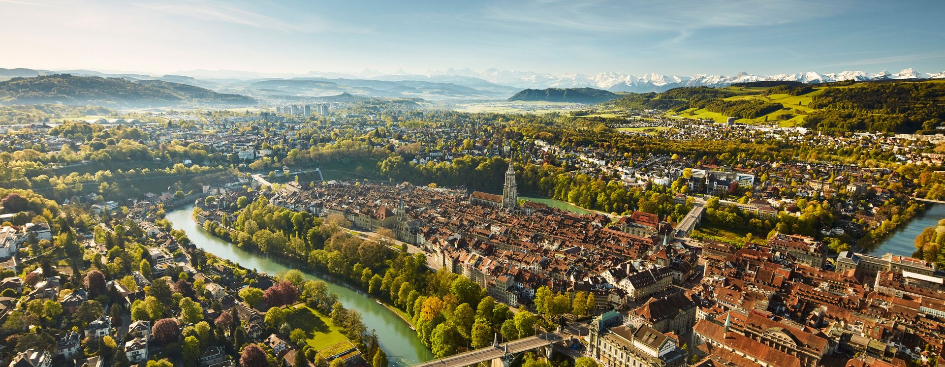 die Stadt inmitten der Berge