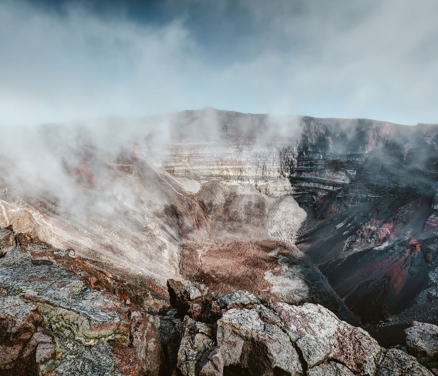 Blick in den grössten Krater des Vulkans Piton de la Fournaise