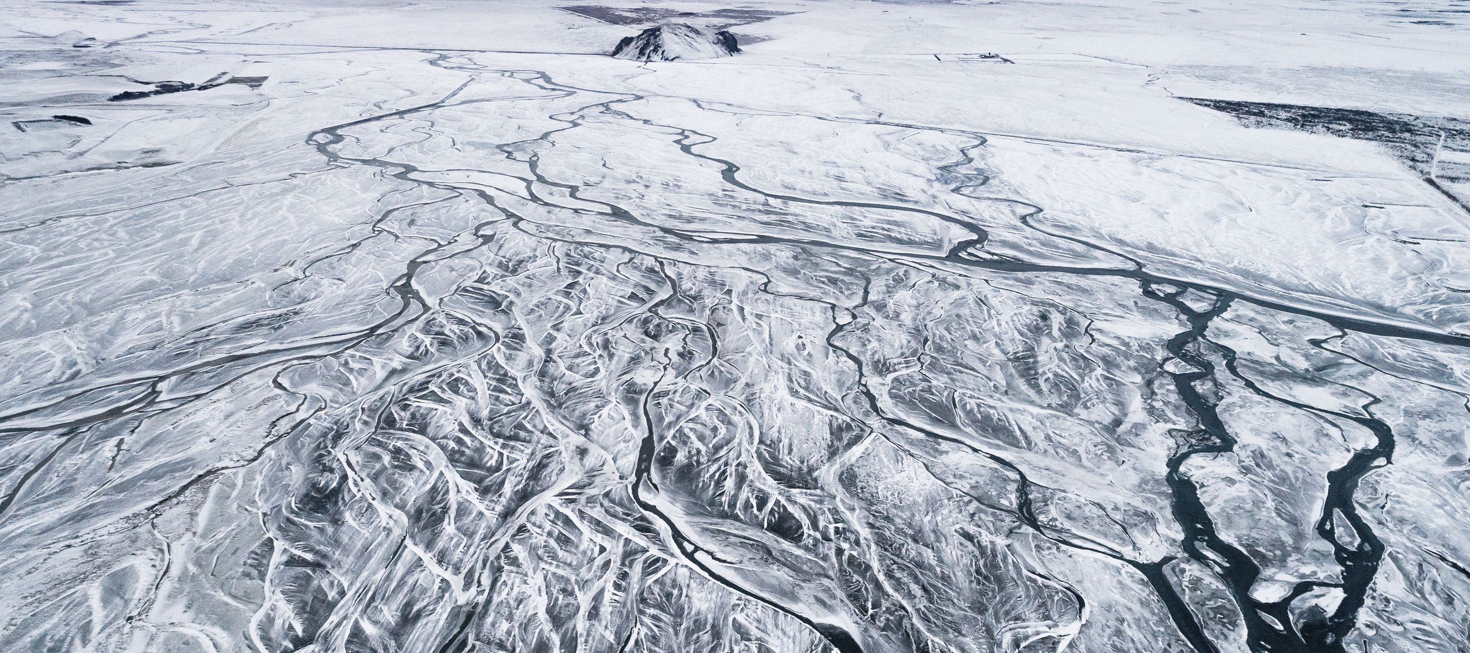 Besonders schön ist die Stimmung bei Sonnenauf- oder -untergang in der vereisten Natur.