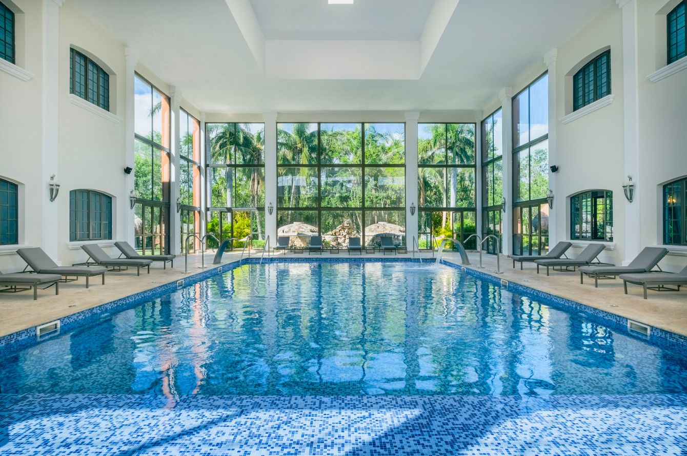 Piscine intérieure