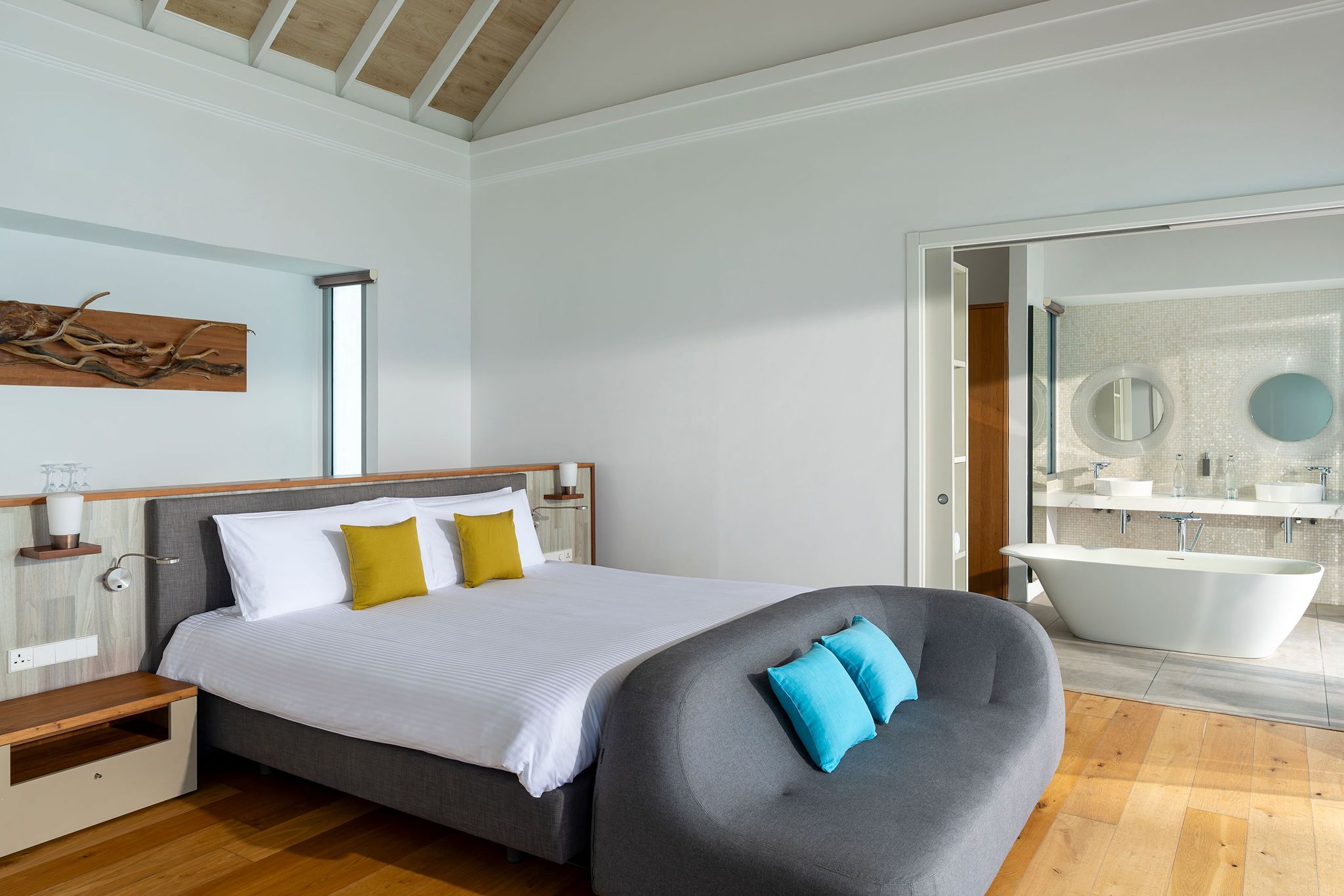 Thundi Water Villa mit Pool