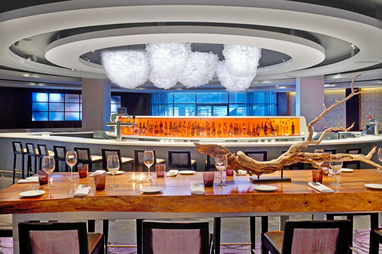Bar & Lounge