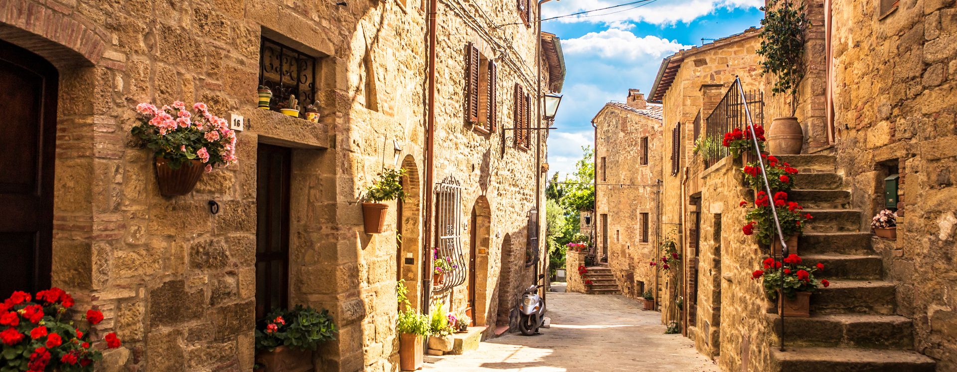 Strasse einer typischen toskanischen Stadt