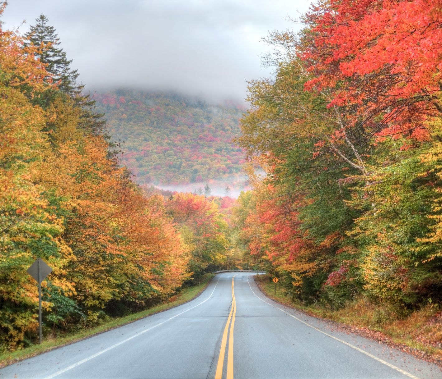 Der Kancamagus Highway in New Hampshire ist eine der schönsten Panoramastraßen Neuenglands und führt über rund 55 Kilometer durch die White Mountains.