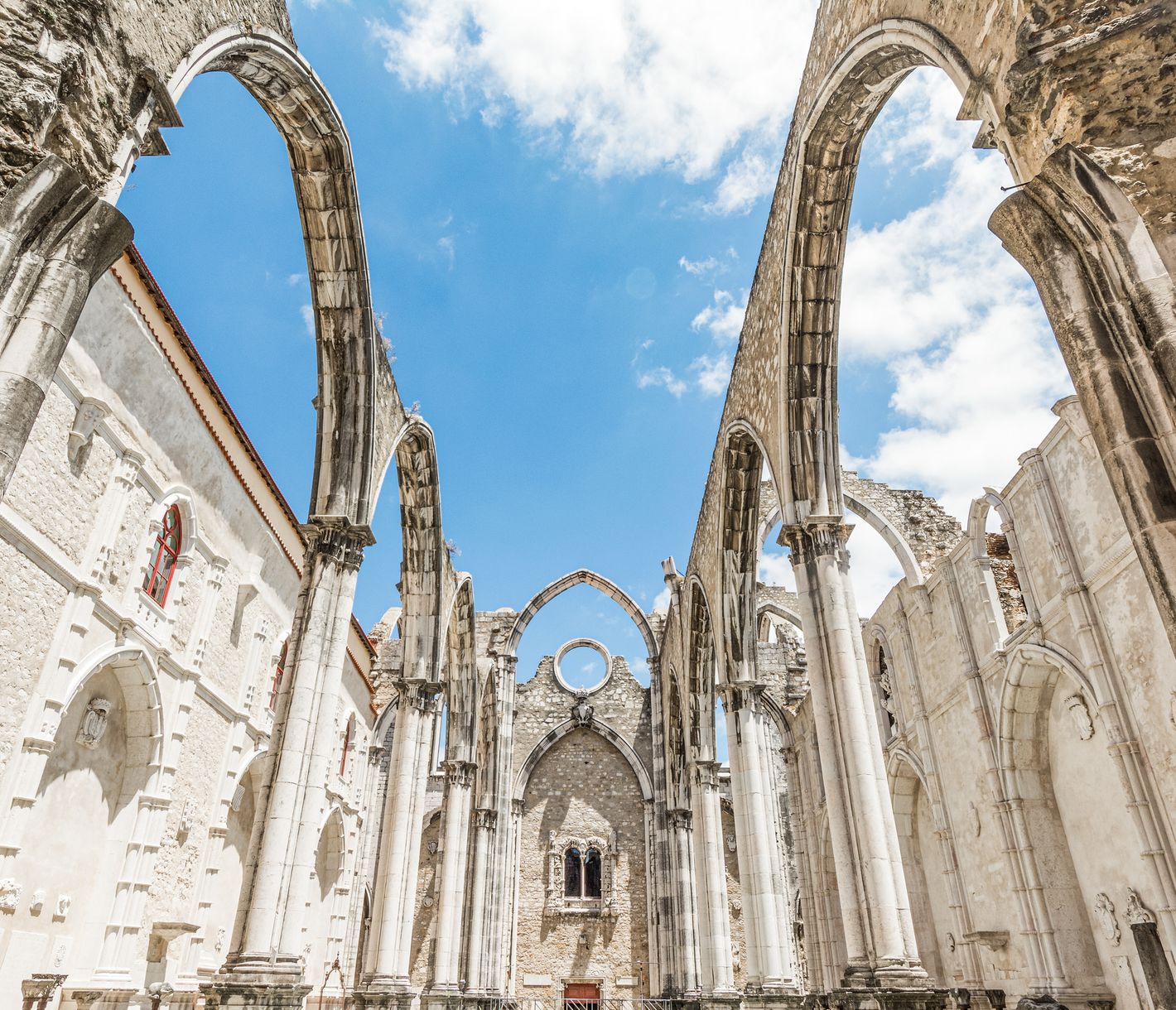 Ruinen der gotischen Kirche Igreja do Carmo