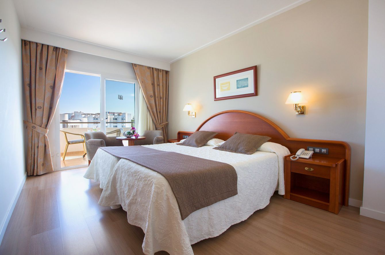 Chambre double vue mer latérale