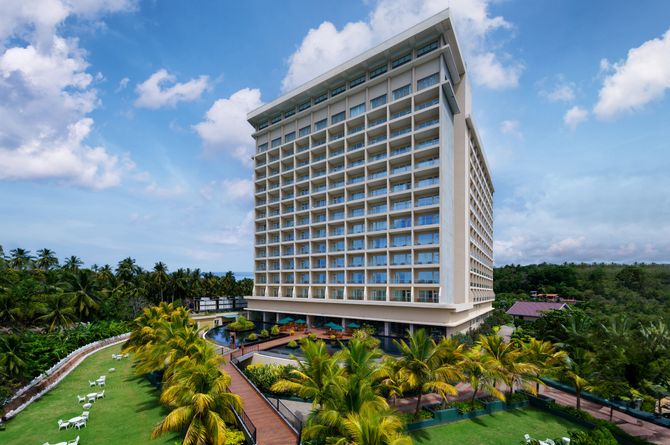 Araliya Beach Resort & Spa