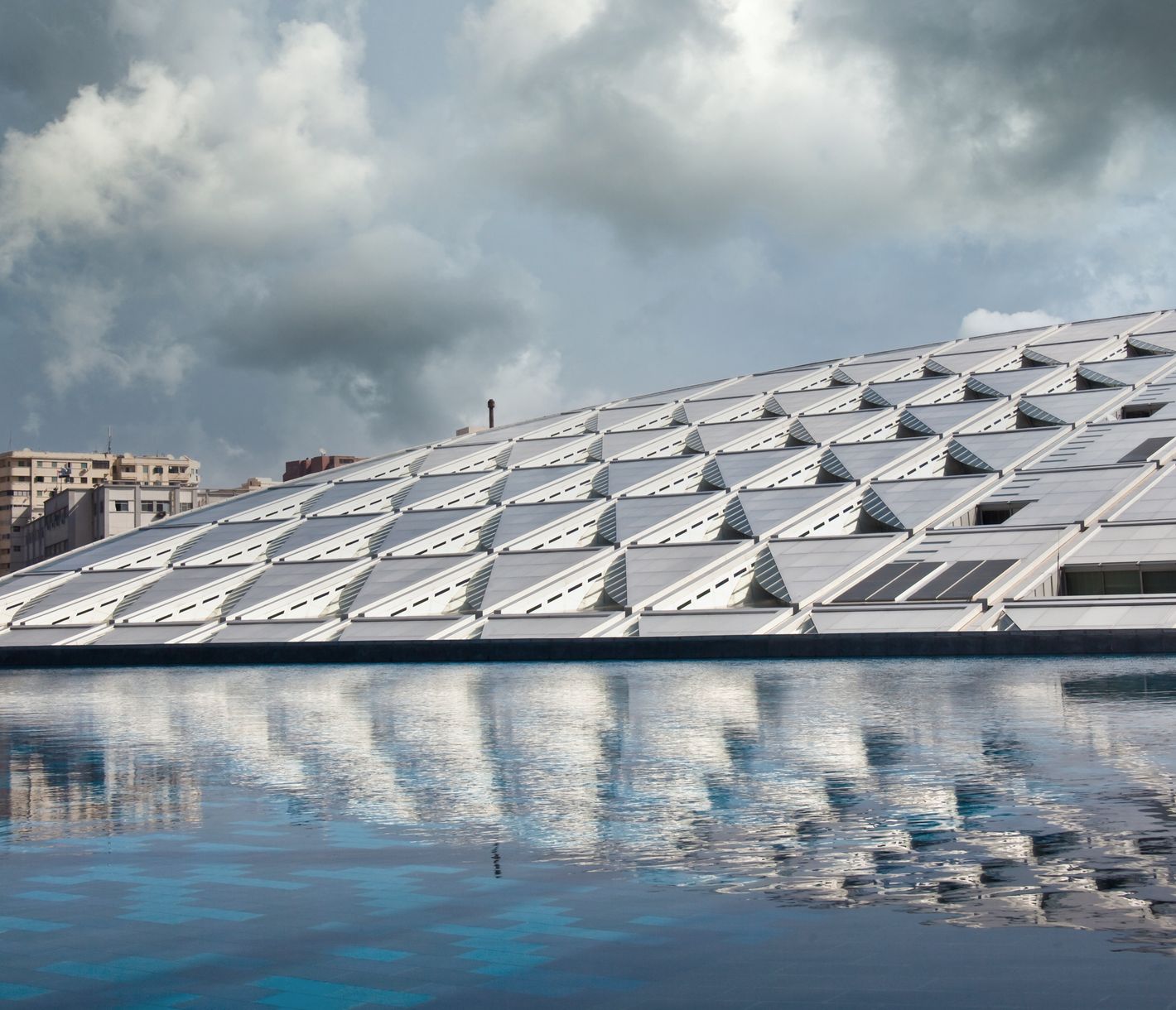 Die Bibliotheca Alexandrina ist eine moderne Bibliothek und kulturelles Zentrum in Alexandria.