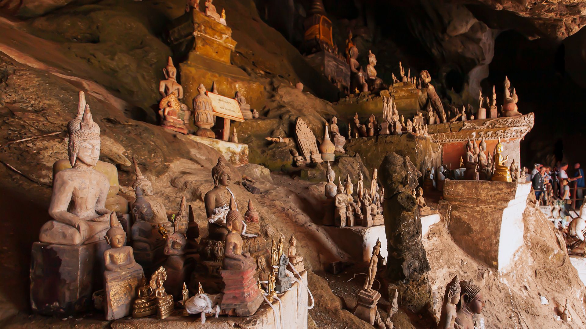 Les deux grottes de Pak Ou, dans le nord du Laos, sont mystiques et légendaires.