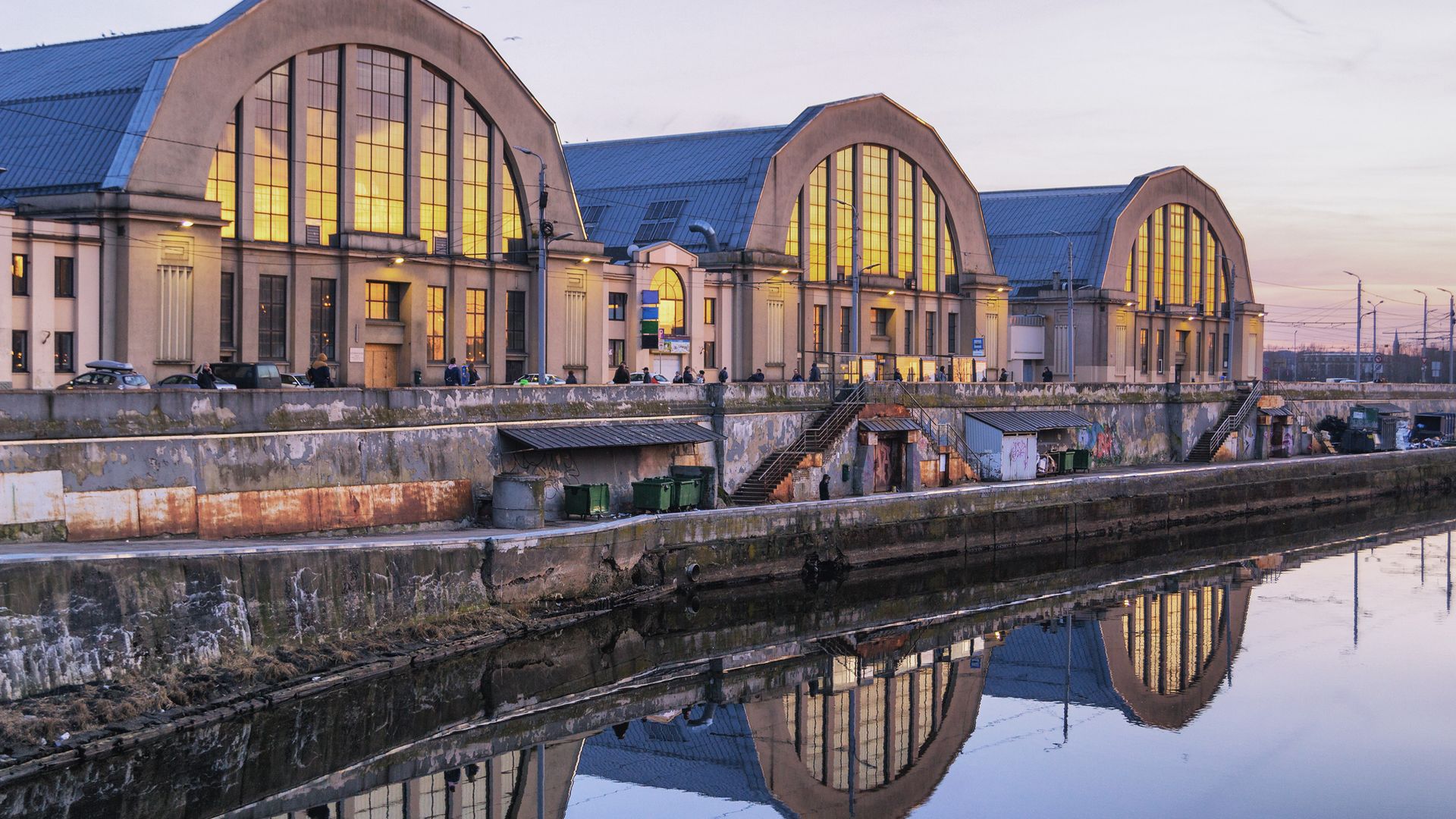 Die Markthalle von Riga wird auch der Bauch der Stadt genannt.