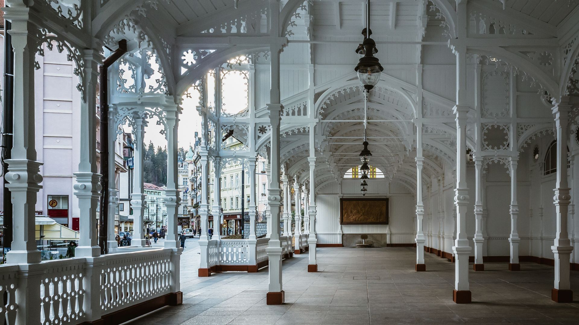 Die Colonnade, ein Treffpunkt für Gesundheitssuchende und Architekturliebhabende