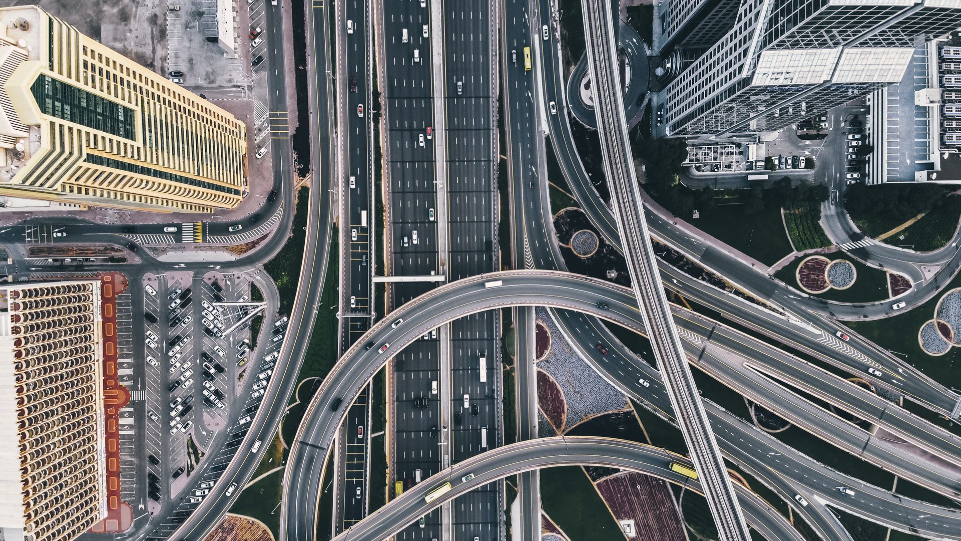 Geschäftiges Treiben auf der Sheikh Zayed Road