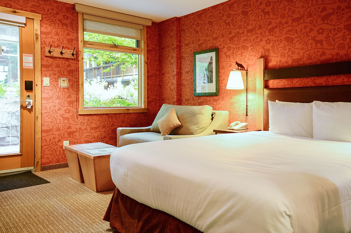 1 Queen Room