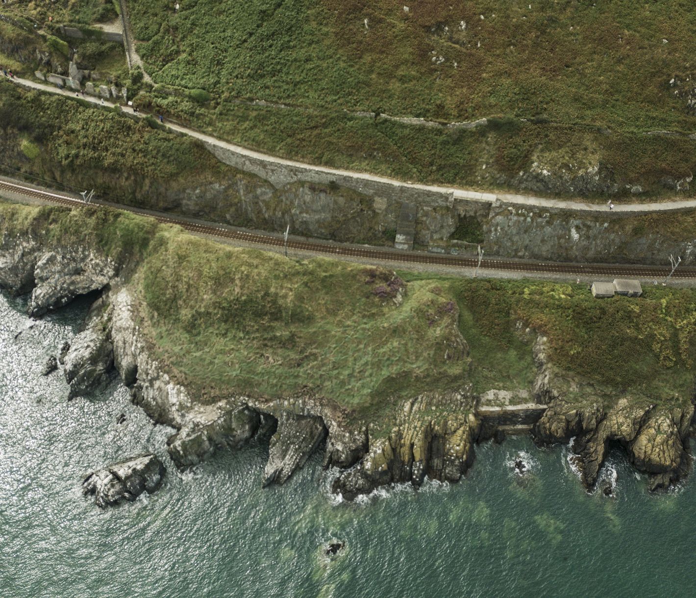 Küstenpfade und Sandstrände