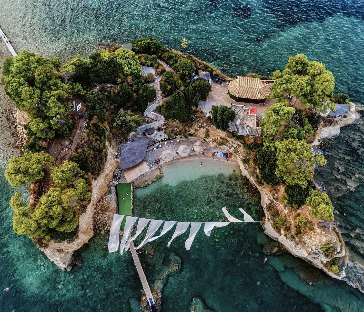 Agios Sostis & Cameo Island – Luftaufnahme des idyllischen Inselchens