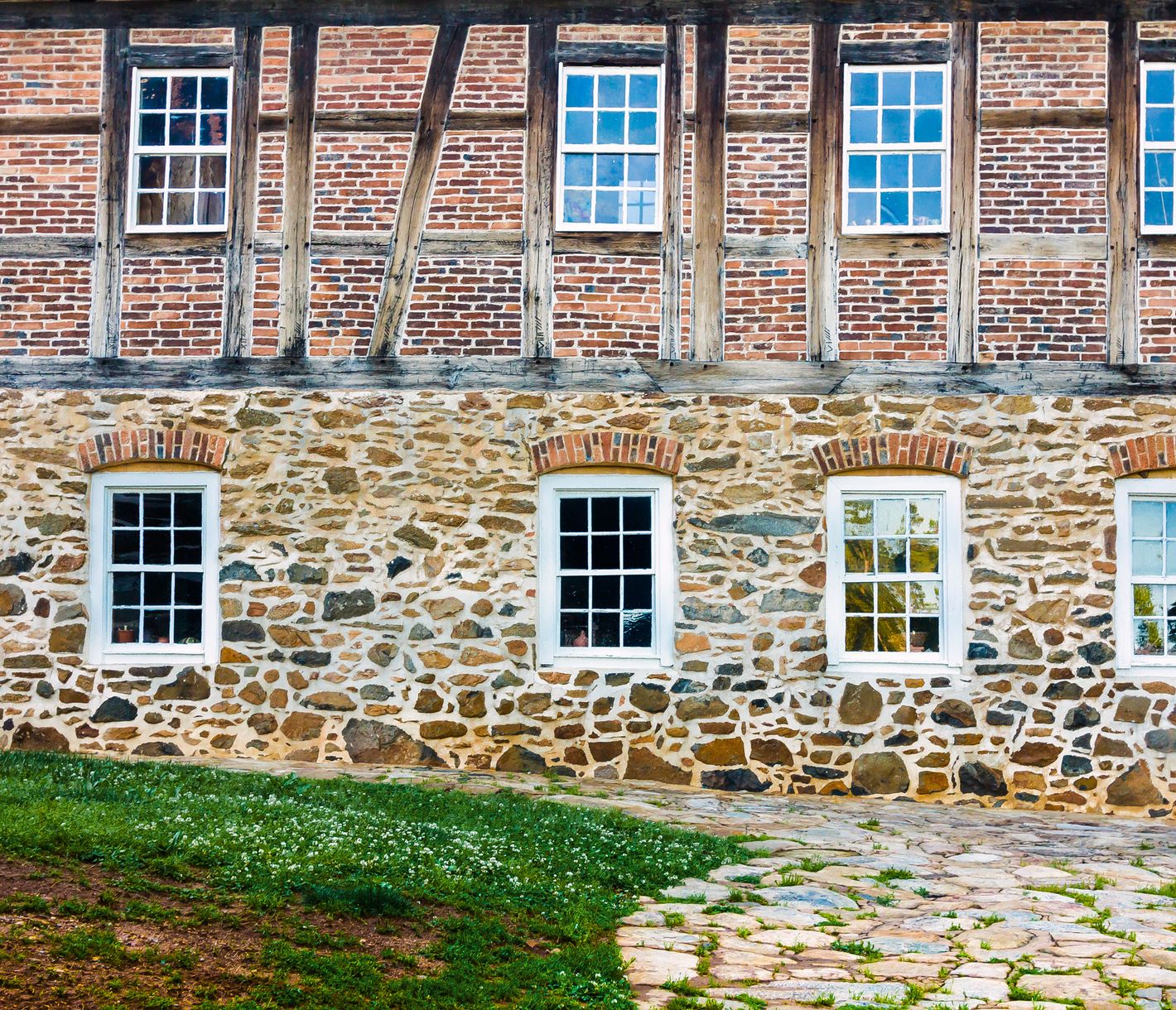 In Winston-Salem stösst man auf das Museumsdorf Old Salem, wo noch alte Handwerkskunst vorgeführt wird.