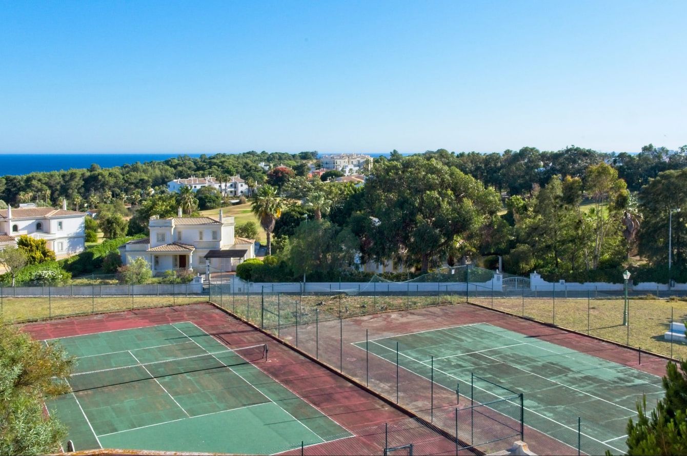 Tennisplatz