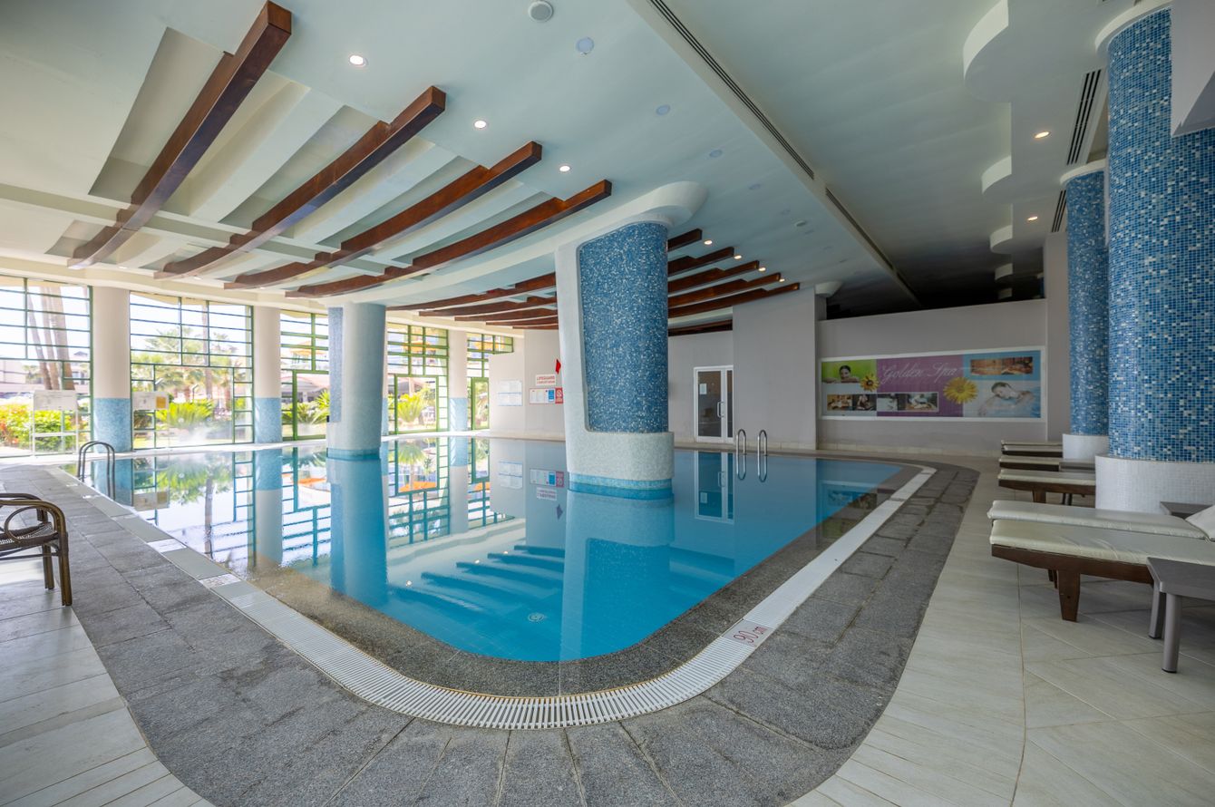 Piscine intérieure
