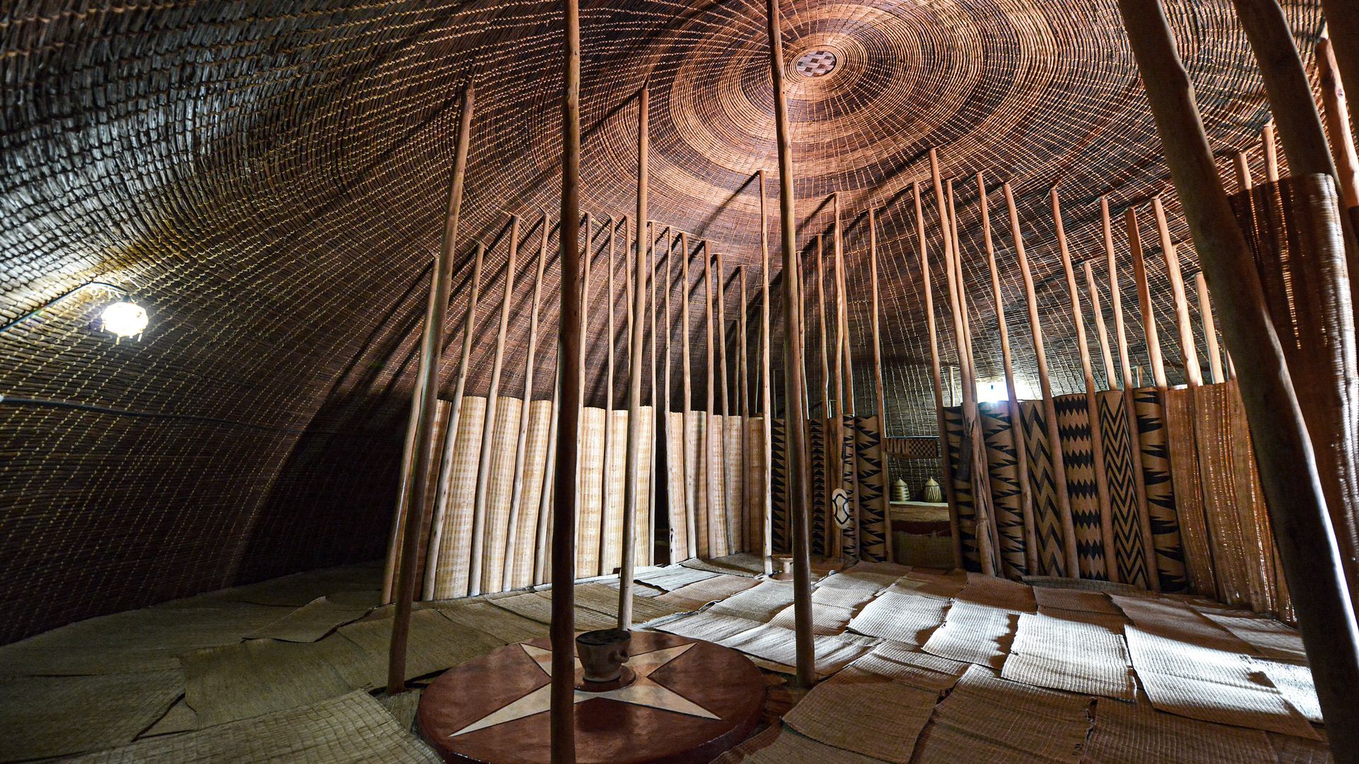 Reconstruction du palais royal de Nyanza