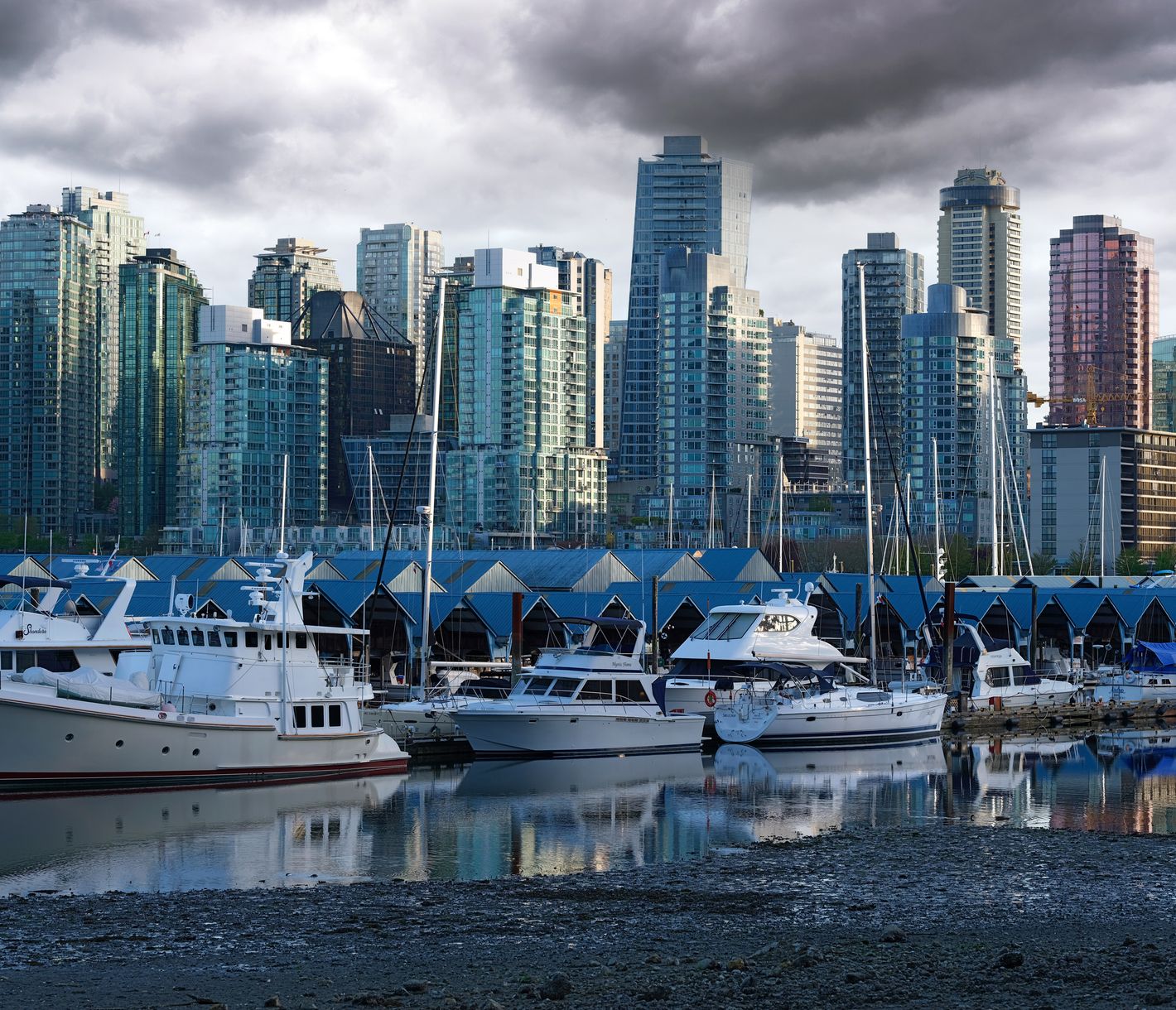Der Coal Harbour in Vancouver