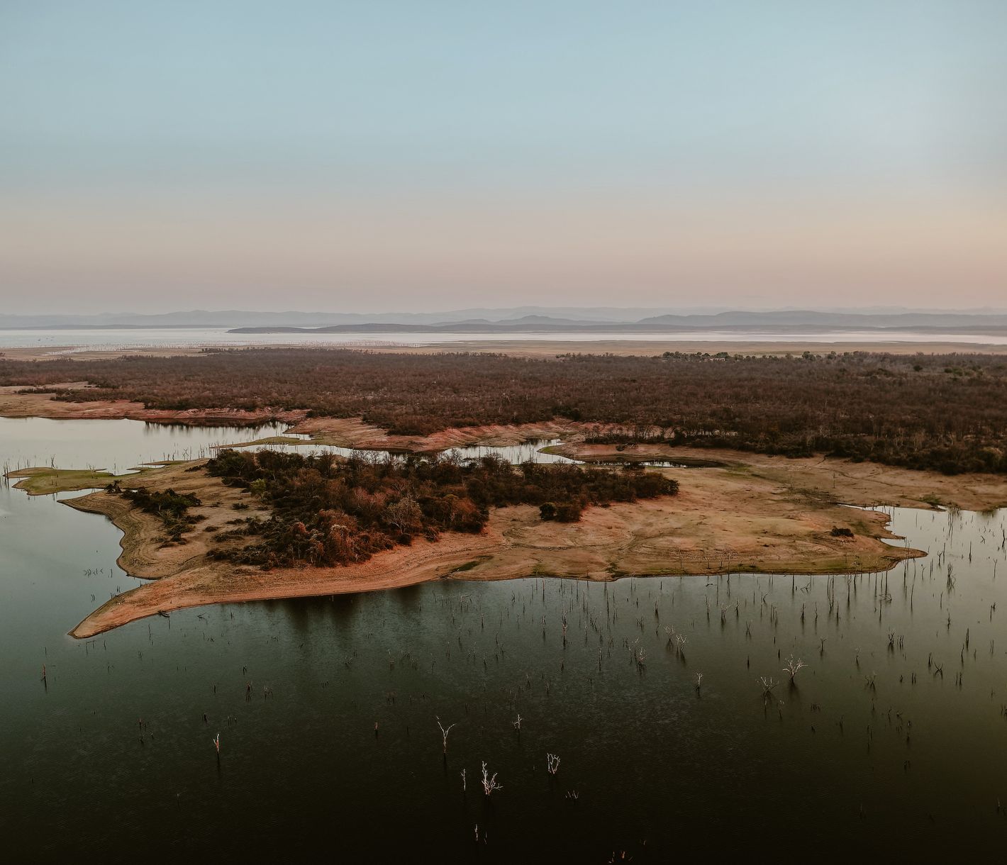 La sérénité du lac Kariba aux confins du Zimbabwe