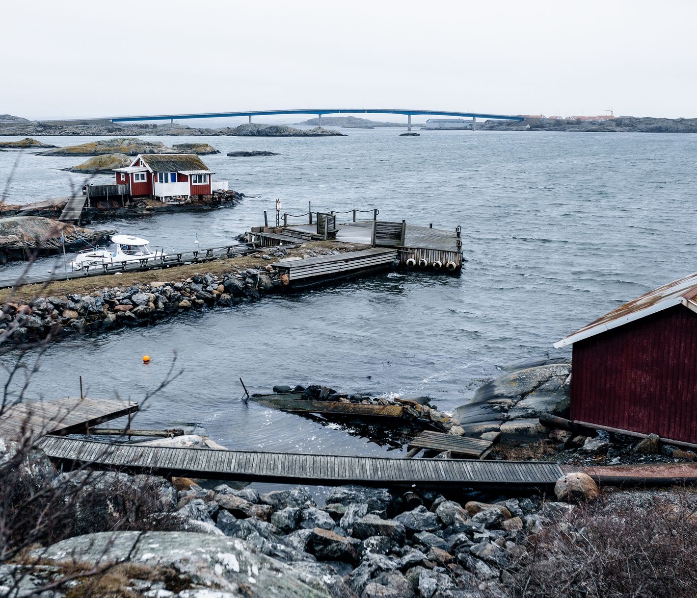 Die Insel Hönö ist durch eine Brücke mit dem Festland verbunden.