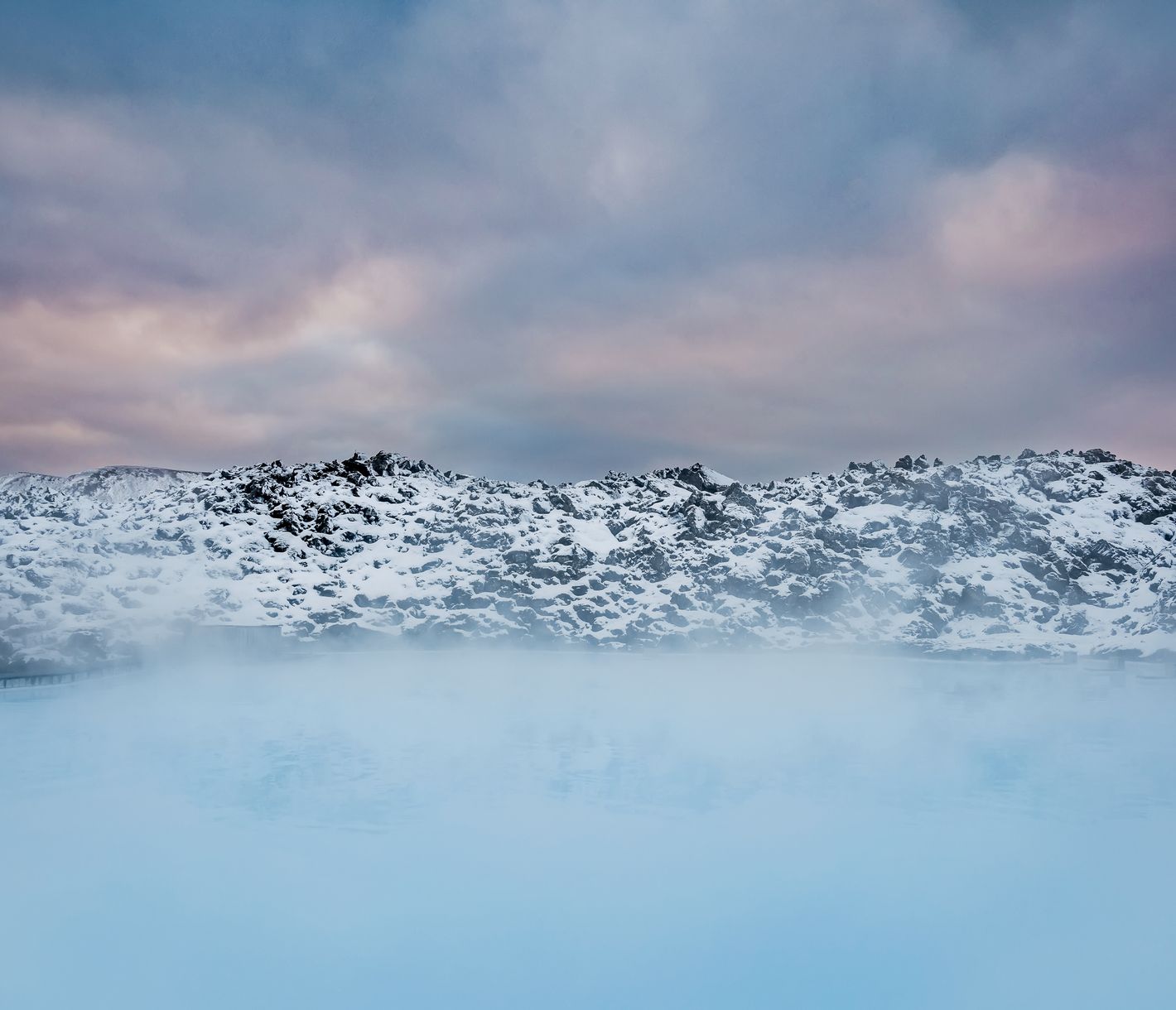 Eines der berühmtesten Thermalbäder Islands ist unumstritten die Blaue Lagune.