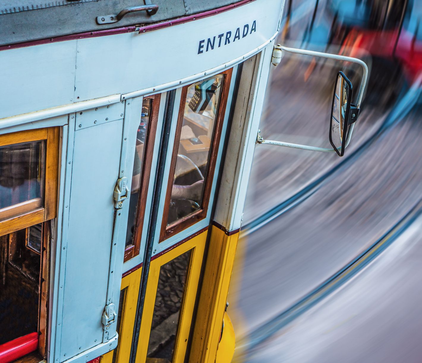 Typisches Tram in Lissabon, Portugal
