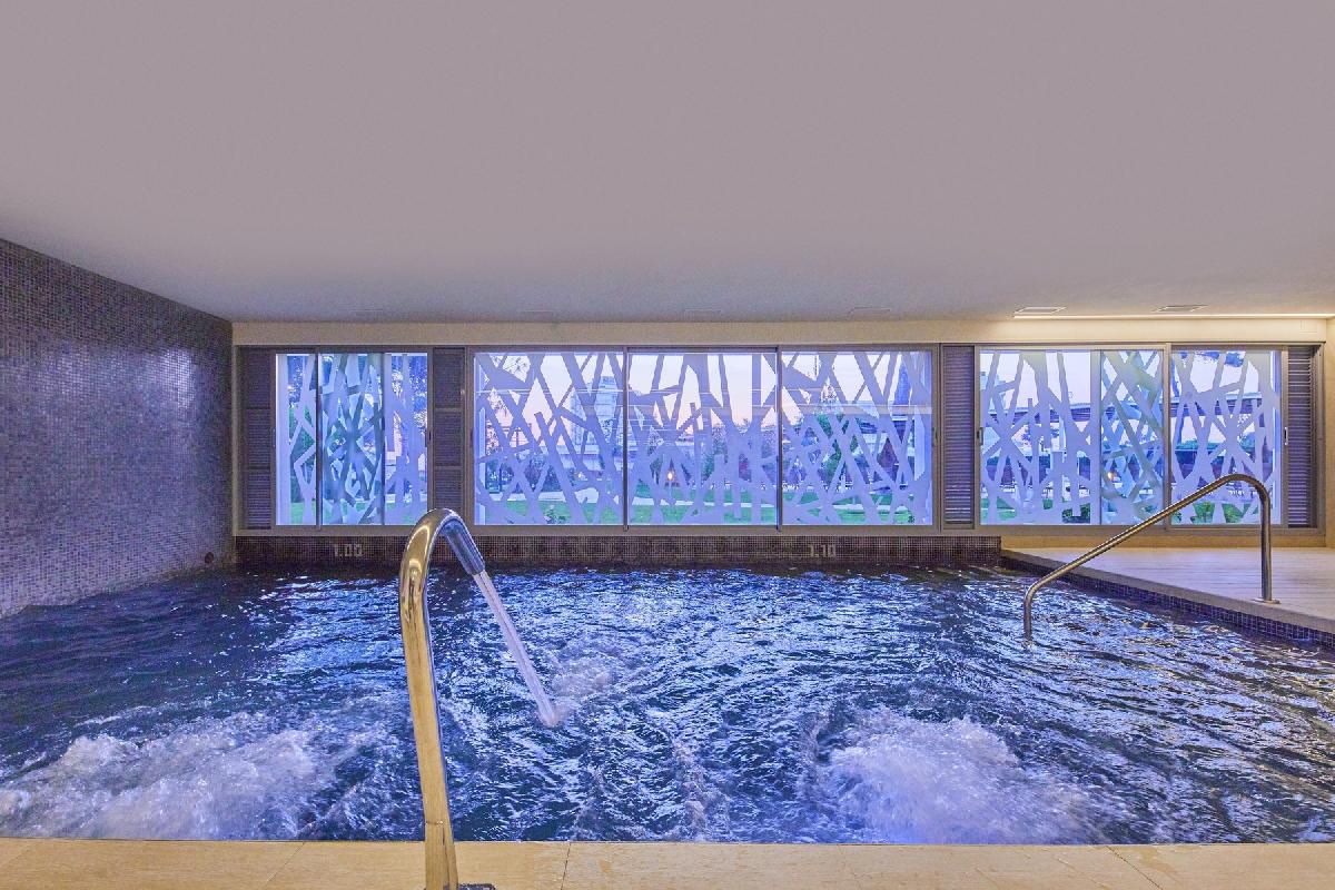 Piscine intérieure