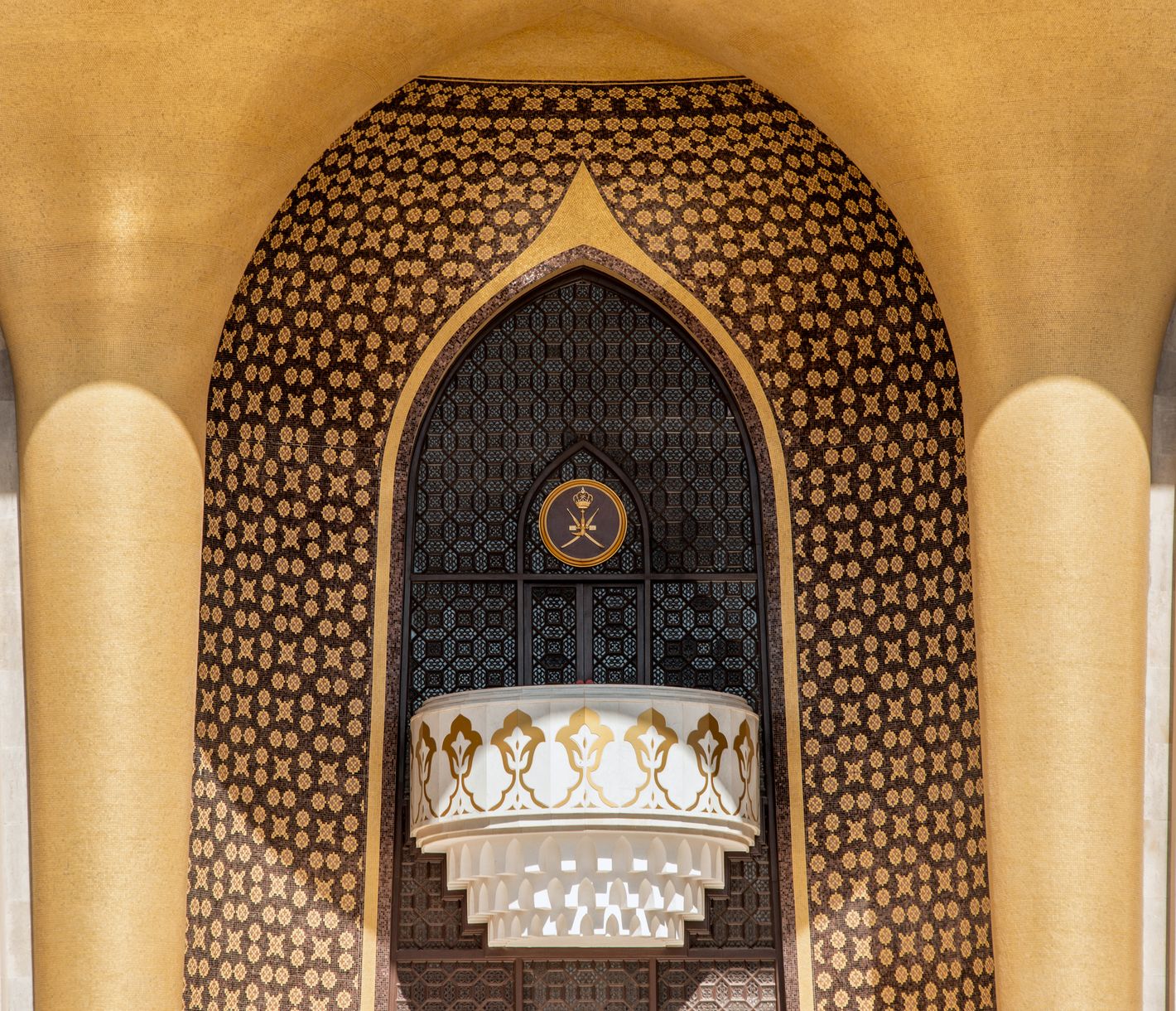Detailreicher Al-Alam-Palast