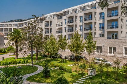 Lazure Hotel & Marina