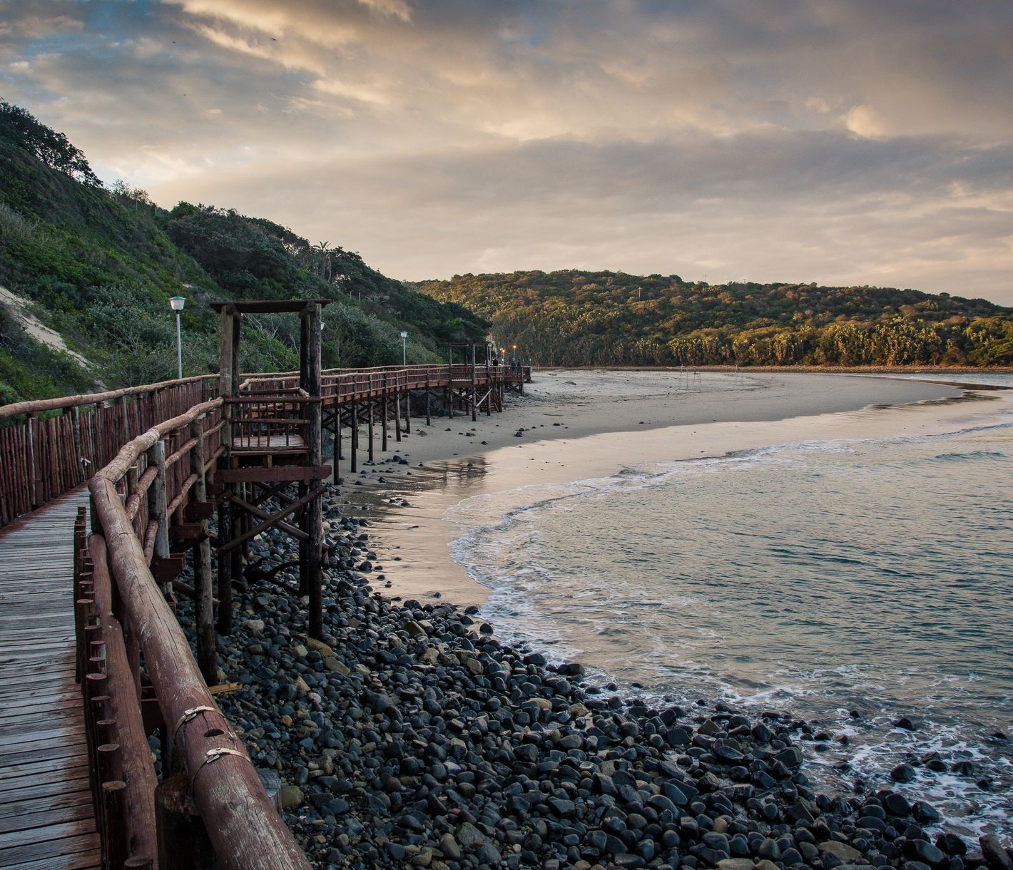 Holzsteg über den Gonubie-Fluss bei East London