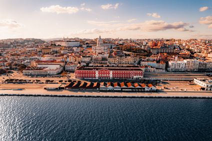 The Editory Riverside Santa Apolonia Hotel