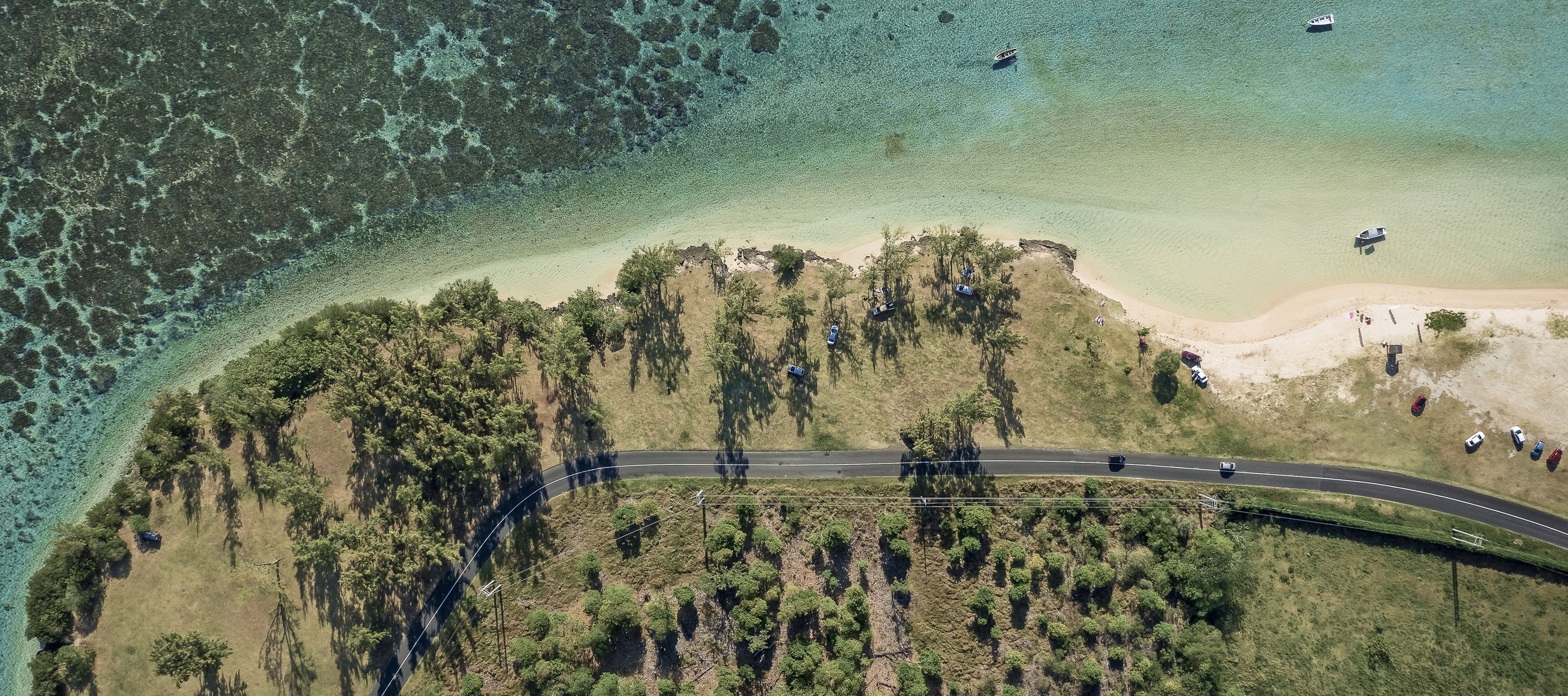 Kontrastreiche Küste bei La Prairie Beach im Süden der Insel