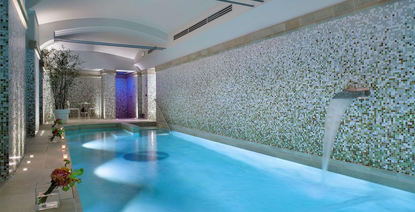 Piscine intérieure