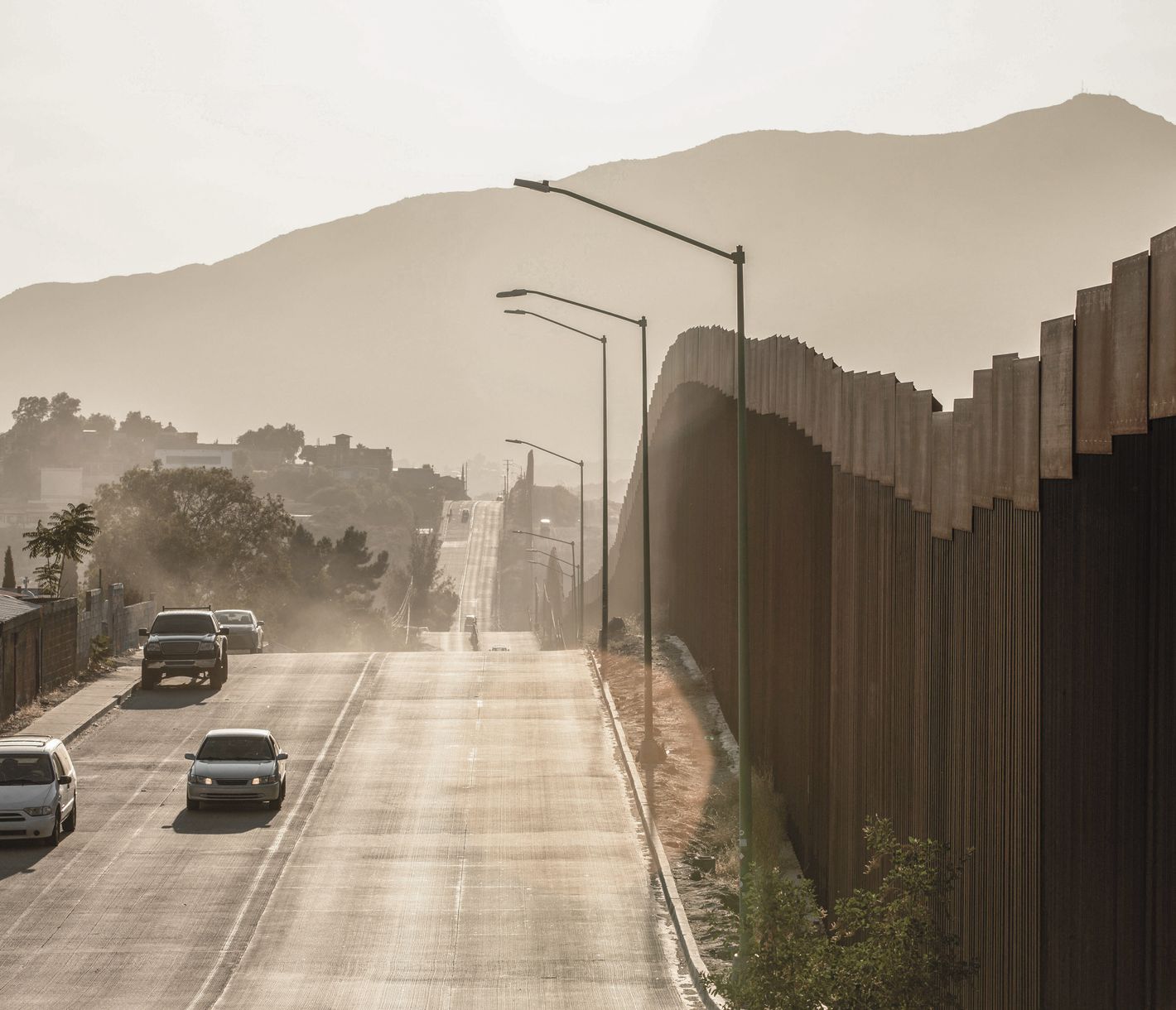 Entlang der Grenzmauer Mexiko/USA in Tecate