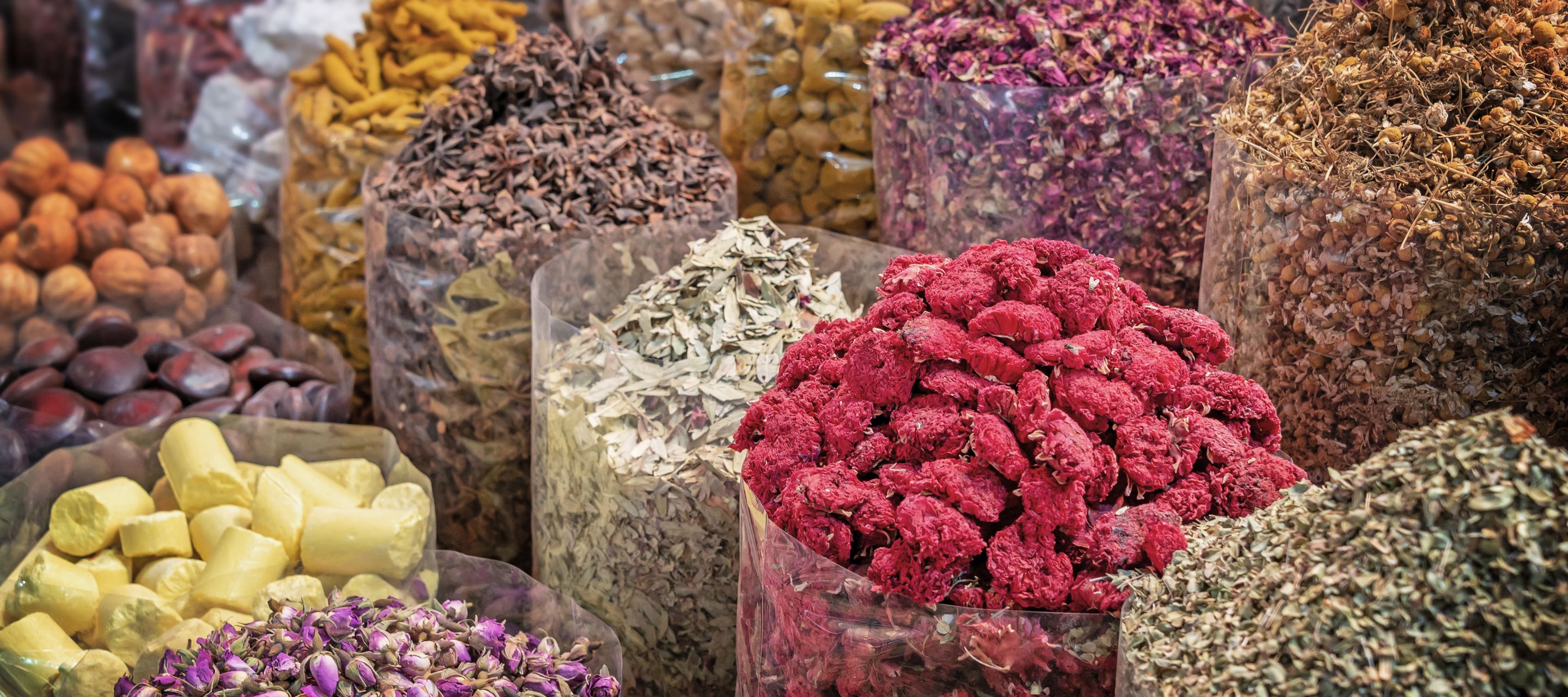 Les plaisirs d’une balade aux parfums d’Orient dans le souk des épices à Dubaï