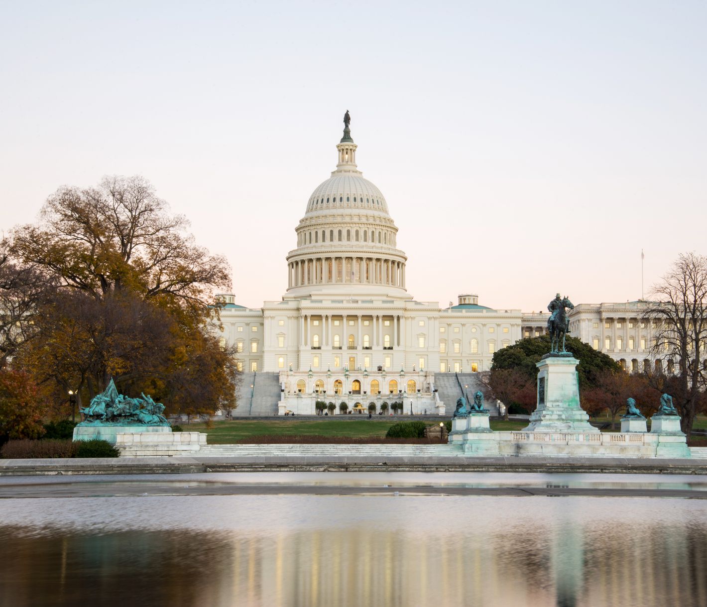 Das United States Capitol in Washington, D.C. ist eines der bekanntesten Wahrzeichen Amerikas und Sitz des Kongresses.