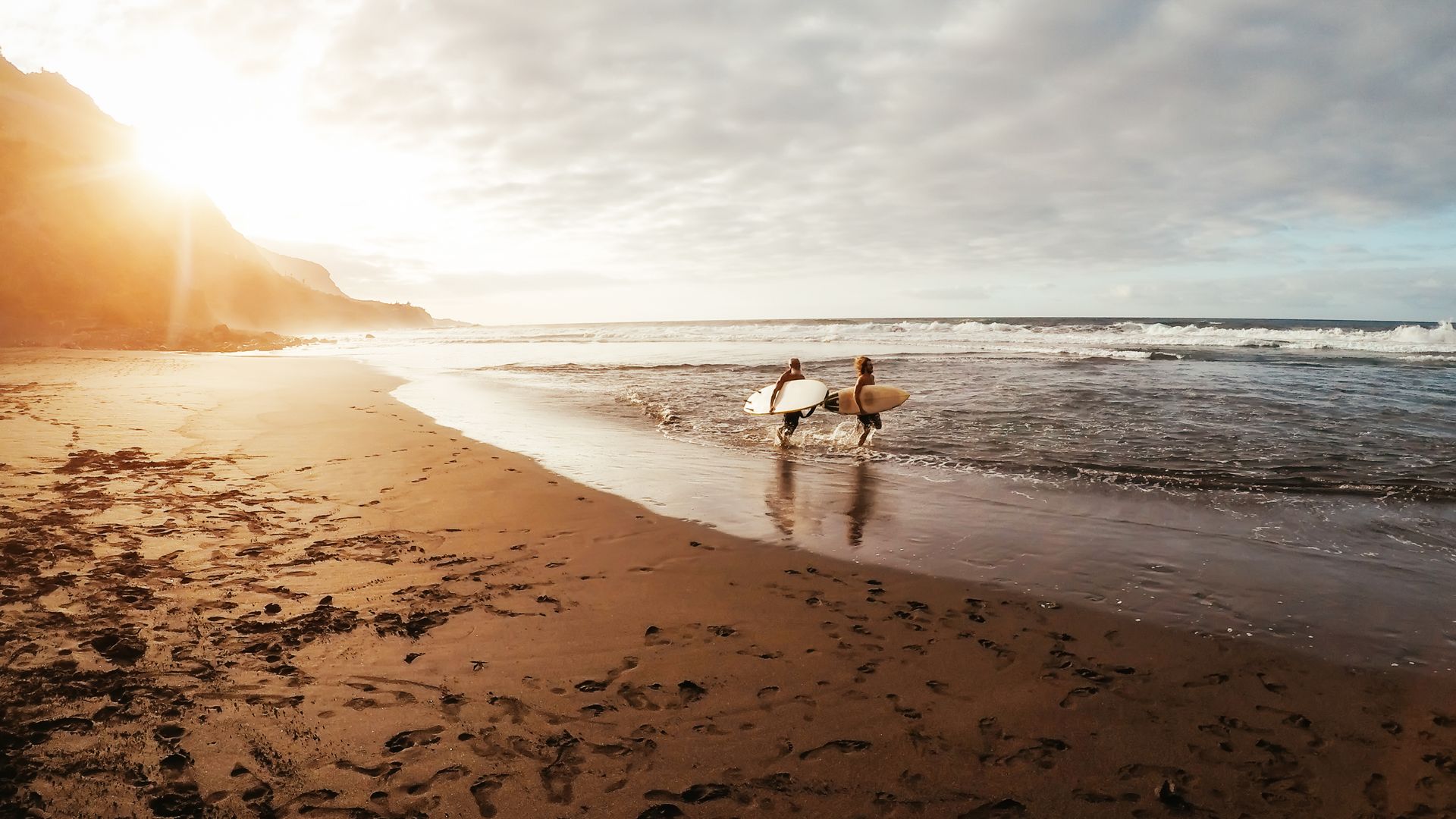 Hawaii, en particulier Oahu et Maui, est considéré comme l’eldorado du surf et de la planche à voile.