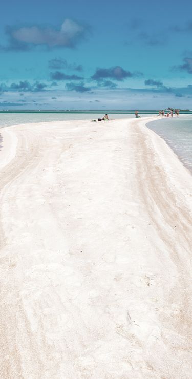 Archipel des Tuamotu voyages sur mesure - Un passage à Rangiroa et son sable rose.