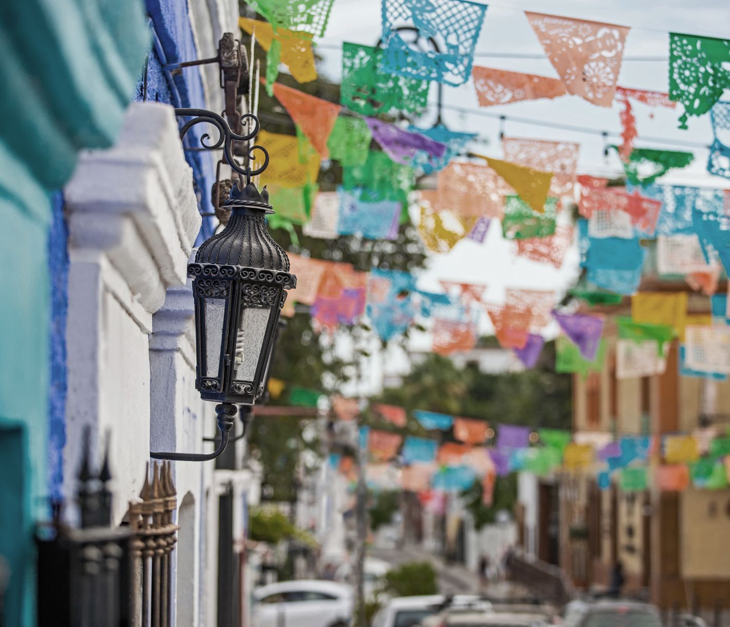 Farbenfrohe Haustüre im mexikanischen Mulegé